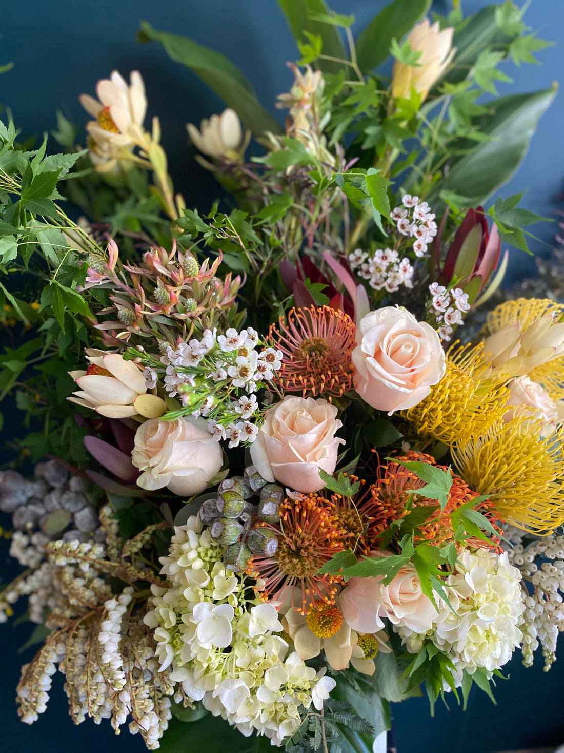 Bold Botanicals lush and organic flower style showcasing locally grown flowers