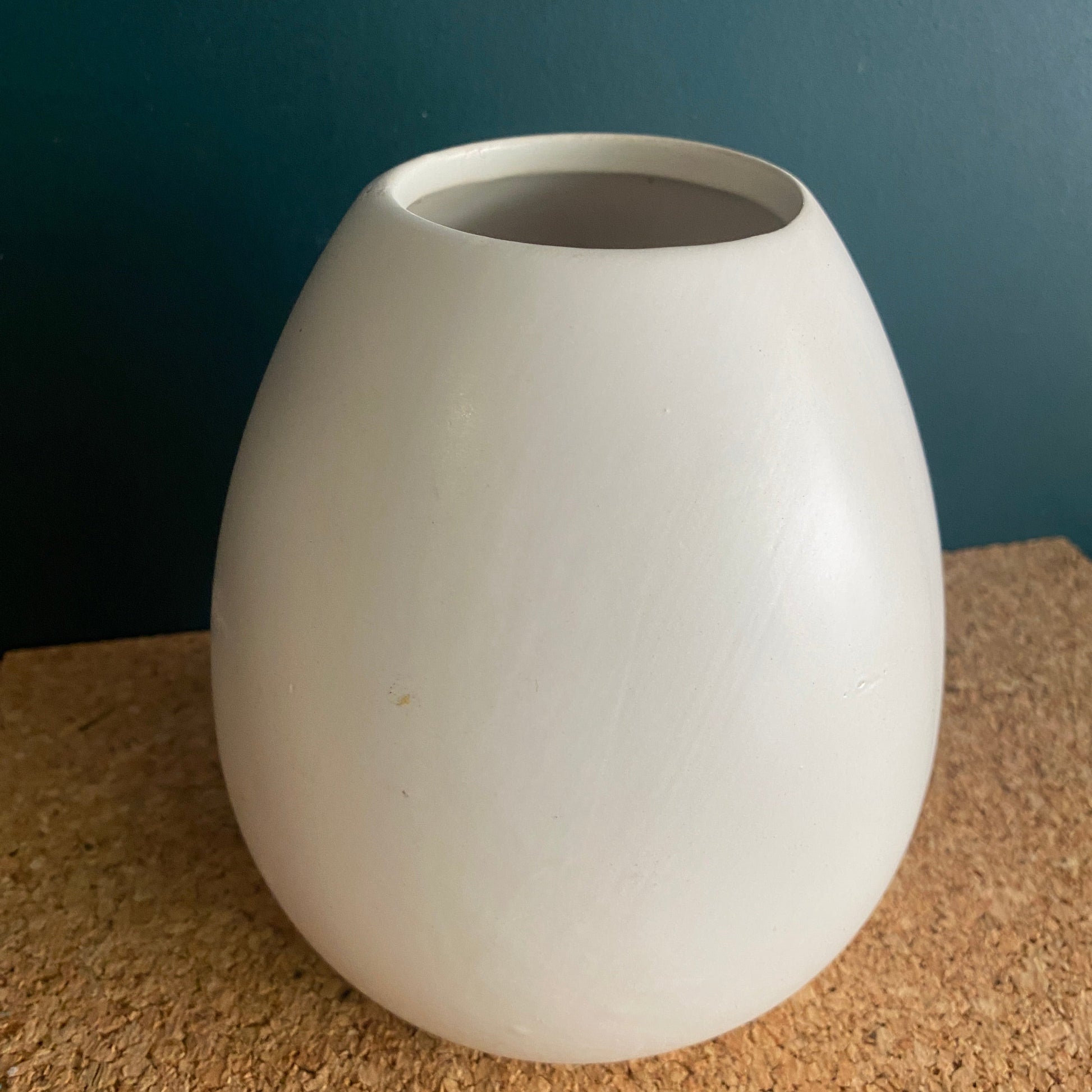 White matt finish ceramic pot in potbelly curved shape