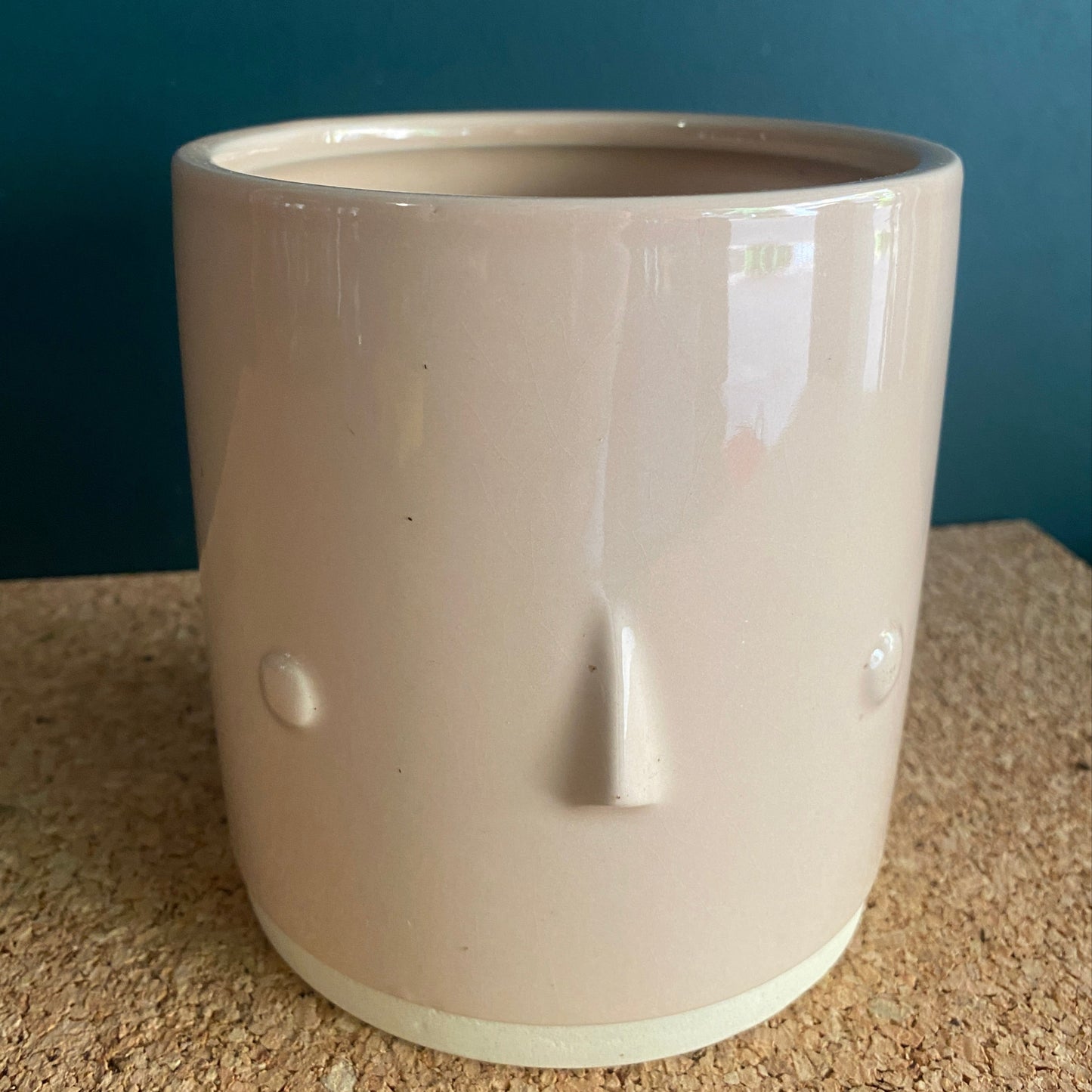 Blush pink gloss pot with outline of a face as a design