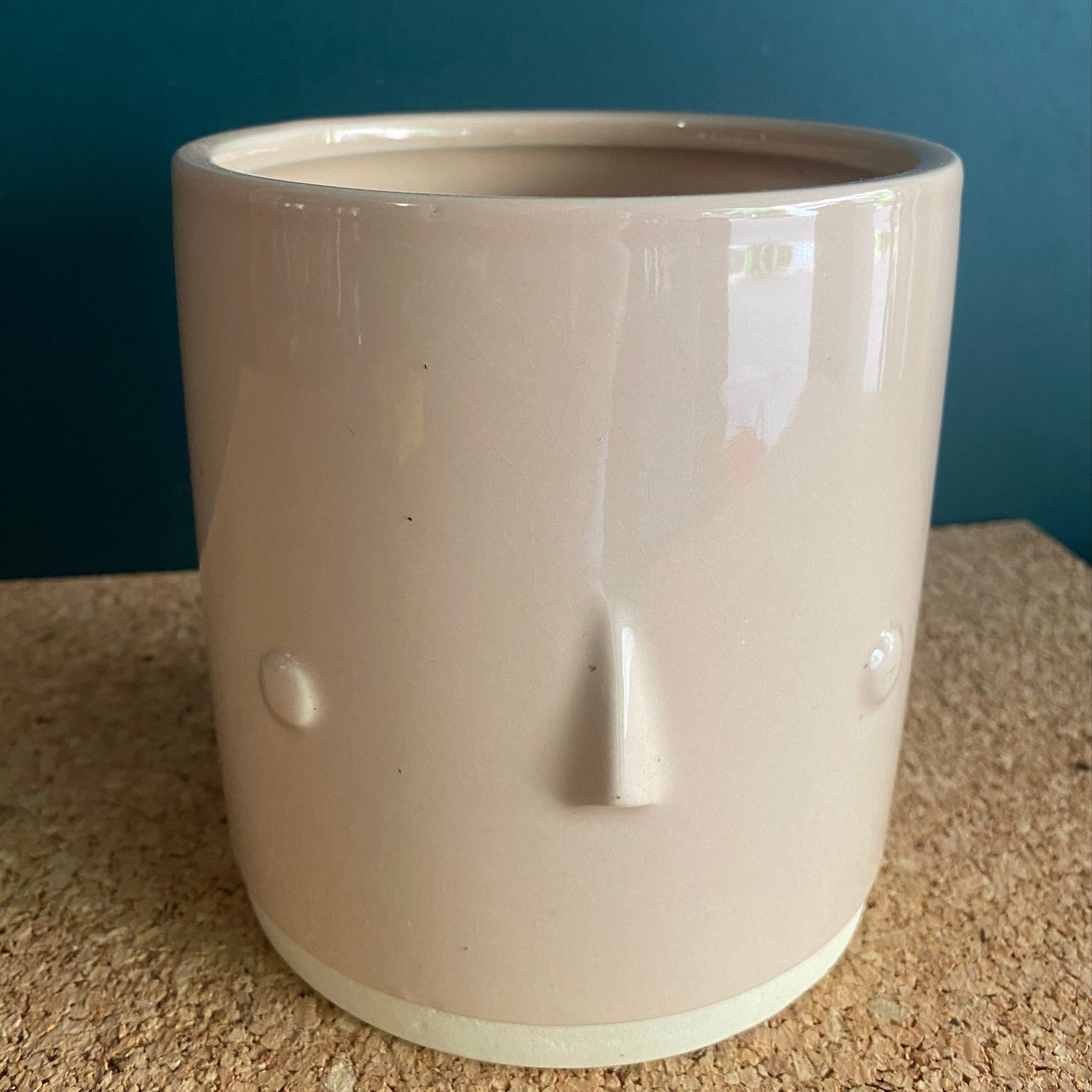 Blush pink gloss pot with outline of a face as a design